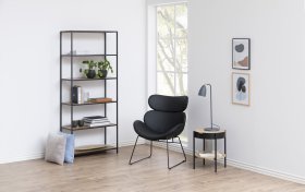 Knižnica Senito, čierna a dub, interiér