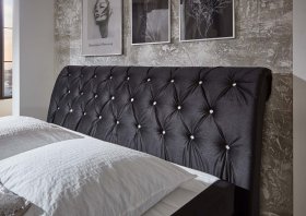 Boxspring Cheryl v rozmere 180x200 cm, v poťahu Derby 9025 Black, detail čela 