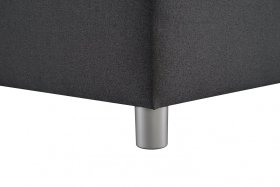 Dvojlôžko Oregon v rozmere 180x200 cm, v poťahu Malmö New 95, detail nožičky