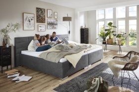 Rodinná posteľ Family bed v rozmere 280x220 cm, v poťahu Crown 18 DK. Grey, interiér