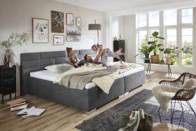 Rodinná posteľ Family bed v rozmere 280x220 cm, v poťahu Crown 18 DK. Grey, interiér