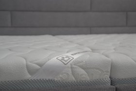 Rodinná posteľ Family bed v rozmere 280x220 cm, v poťahu Crown 18 DK. Grey, detail matraca