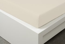 DeLuxe plachta, béžová farba, detail natiahnutia na matrac