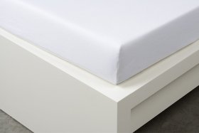 DeLuxe plachta, biela farba, detail natiahnutia na matrac